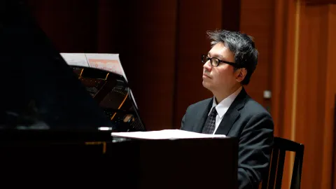 八木良平 performing on piano at Keyaki Hall, Koga Masao Museum of Music, on February 15, 2024