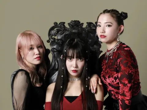 Kansai-based girl group VEALL